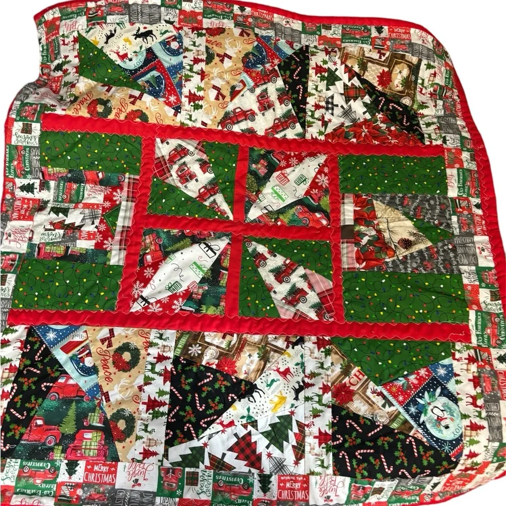 Christmas lap quilt. Approx 36” x 39”